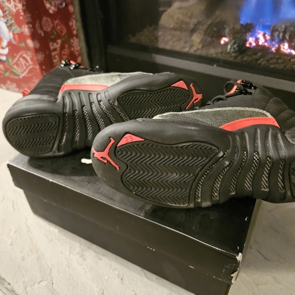 Retro Air Jordan 12 Retro girls- Black and Siren Ren Size 5 - Picture 3 of 6